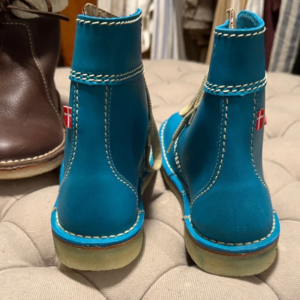 Duckfeet Leather Lace-Up Boots - Picture 2 of 5